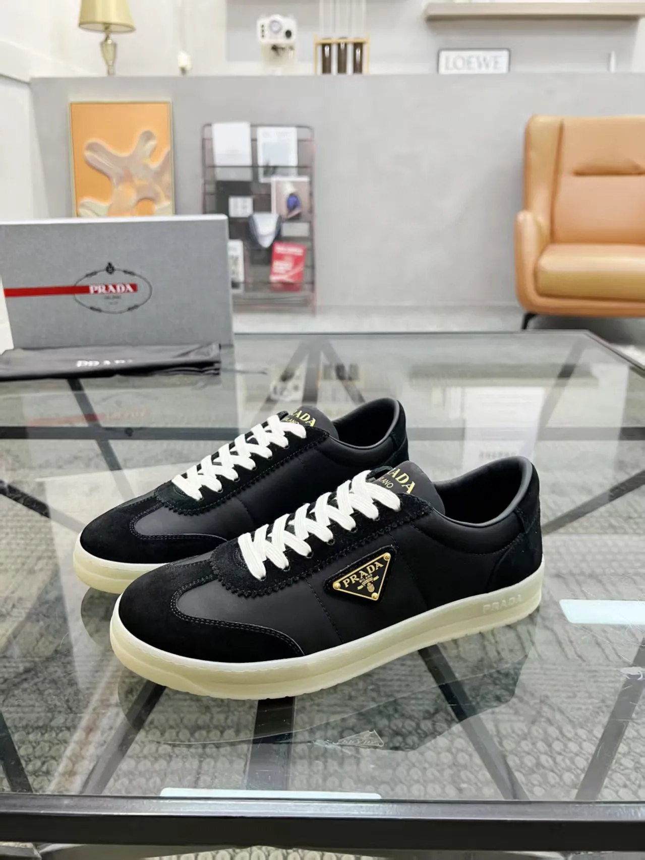 Factory price: 380💰Prada new men's leather sports shoes, the highest version on the market, any comparison is welcome🆚! The original leather has excellent texture and is super high-end! Fetal sheep net lining imported from Italy, removable pad! Luxurious materials and fine workmanship, highly recommended! Code number: 38-44, customized 45